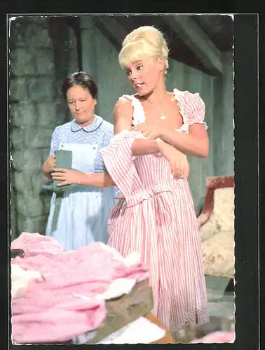 AK Elke Sommer in Unter Geiern, Filmszene