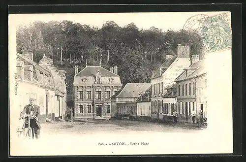 AK Pas-en-Artois, Petite Place