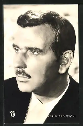 AK Schauspieler Bernhard Wicki in dem Film Frauensee