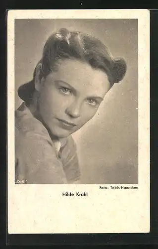 AK Schauspielerin Hilde Krahl mit toller Frisur in die Kamera schauend