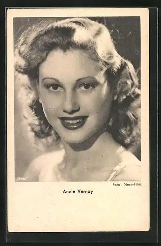 AK Schauspielerin Annie Vernay mit toller Frisur in die Kamera lächelnd