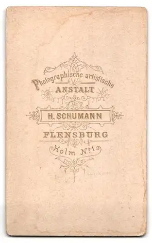 Fotografie H. Schumann, Flensburg, Holm 1, Junger eleganter Mann mit grosser Nase