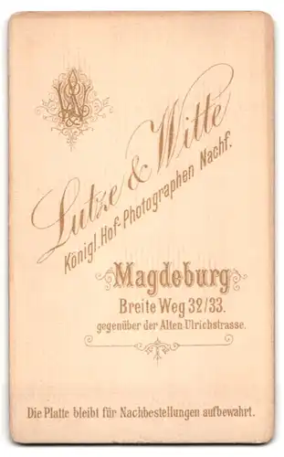 Fotografie Lutze & Witte, Magdeburg, Breite Weg 32 /33, Elegante Frau in schönem schwarzen Kleid