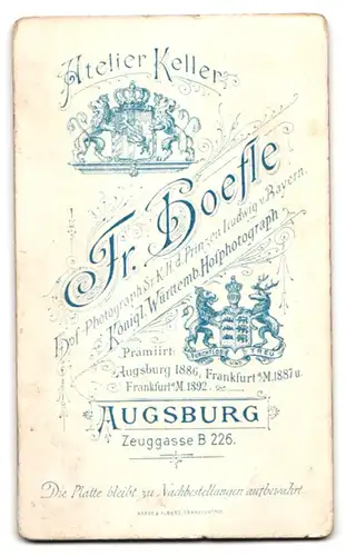 Fotografie Fr. Hoefle, Augsburg, Zeuggasse 226b, Junges Mädel mit Brosche am Kragen