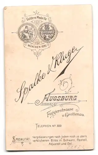 Fotografie Spalke & Kluge, Augsburg, Fuggerstrasse, Junger Bursche mit aufrechtem Blick