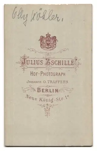 Fotografie Julius Zschille, Berlin, Neue König-Str. 1 a, Mädchen im weissen Kleid mit Halskette