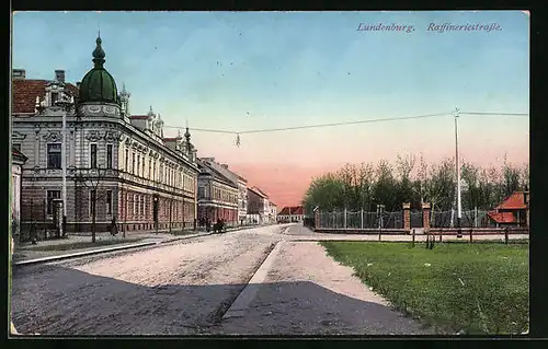 AK Lundenburg N. D., Grünanlage in der Raffineriestrasse