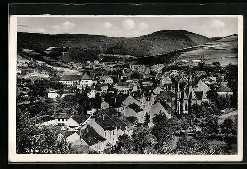 AK Adenau /Eifel, Ortsansicht mit Bergen