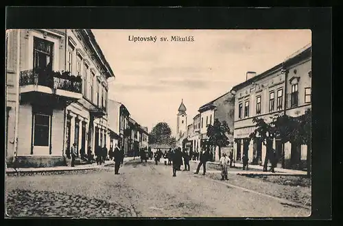 AK Liptovsky sv. Mikulas, Strassenpartie mit Passanten