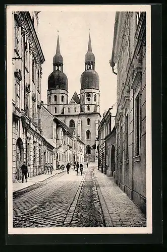 AK Trnava, Strassenpartie mit Blick auf eine Kirche