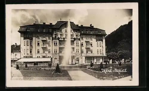 AK Trenc. Teplice, Park mit Fontäne