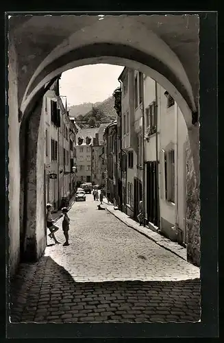 AK Bernkastel-Cues a. d. Mosel, Blick vom Graacher Tor in Graacher Strasse mit Kindern