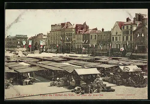 AK Beauvais, Place de l`Hotel-de-Ville, un jour de marché