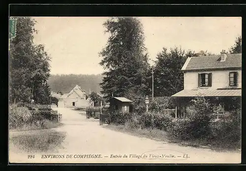 AK Vieux-Moulin, Entrée du Village