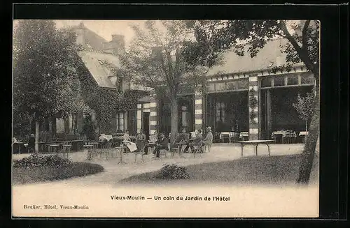 AK Vieux-Moulin, Un coin du Jardin de l`Hotel