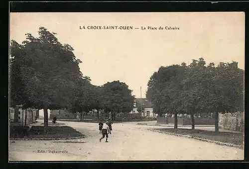 AK La Croix-Saint-Ouen, La Place du Calvarie