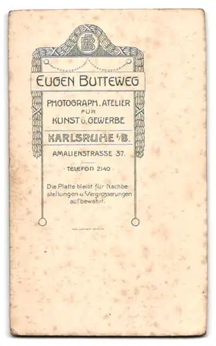 Fotografie Eugen Butteweg, Karlsruhe, Amalienstrasse 37, Junger Herr mit zerzausten Haaren