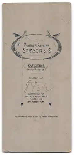 Fotografie Samson & Co, Karlsruhe, Kaiser-Passage 7, ältere Frau neben Blumenstrauss