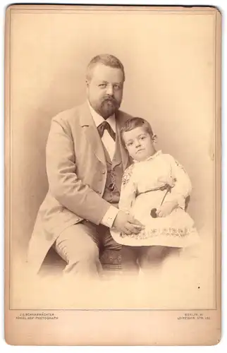 Fotografie J. C. Schaarwächter, Berlin, Leipziger-Str. 130, Portrait Dr. Alexander Kramer mit Sohn Bernhard, 1895