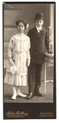 Fotografie Atelier Rollkrug, Berlin, am Hermannplatz, Portrait Bruder und Schwester im Anzug und Kleid zur Kommunion