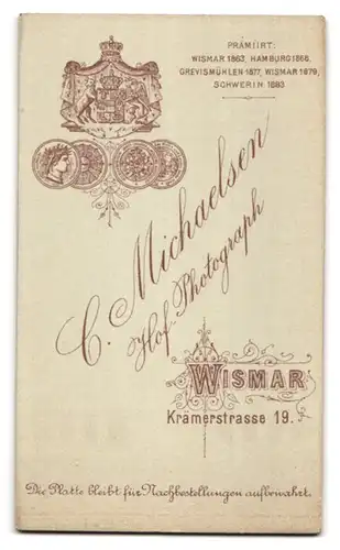 Fotografie C. Michaelsen, Wismar, Krämerstrasse 19, Junge hübsche Frau in modischem Kleid