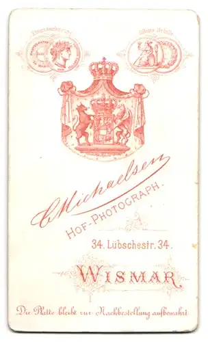 Fotografie C. Michaelsen, Wismar, Lübschestr. 34, Junger eleganter Mann im Anzug und kleiner Fliege