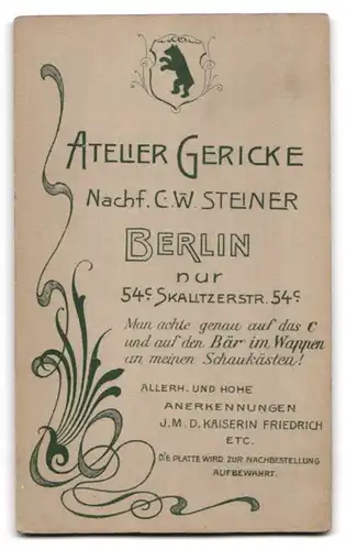 Fotografie Atelier Gericke, Berlin, Skalitzerstr. 54, Junges Mädchen in elegantem karierten Kleid