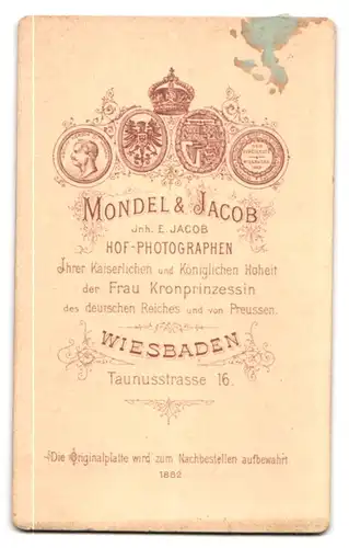 Fotografie Mondel & Jacob, Wiesbaden, Taunusstrasse 16, Feiner Herr mit gepflegtem Schnurrbart