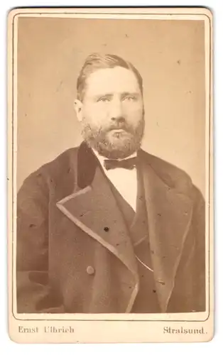 Fotografie Ernst Ulbrich, Stralsund, Ossenreyer-Str. 13, Stattlicher Herr mit Vollbart