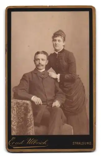 Fotografie Ernst Ulbrich, Stralsund, Ossenreyer-Str. 13, Junges Paar in hübscher Kleidung