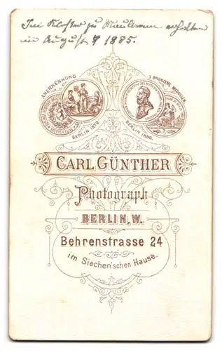 Fotografie Carl Günther, Berlin-W., Behrenstr. 24, Bürgerliche Dame und junge Frau mit einem Buch