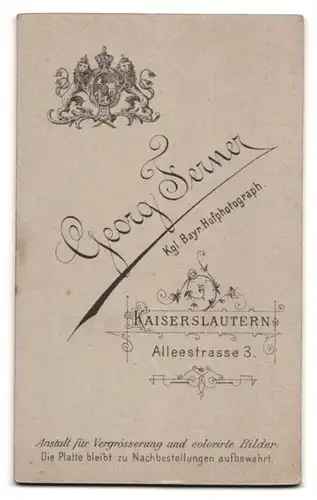 Fotografie Georg Ferner, Kaiserslautern, Alleestrasse 3, Junger Mann mit Seitenscheitel und Krawatte