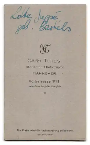 Fotografie Carl Thies, Hannover, Höltystrasse 13, Junge Schönheit im weissen Gewand