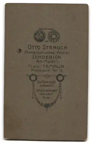 Fotografie Otto Strauch, Zehdenick, Am Markt 1, Kleiner Bursche im massgeschneidertem Anzug