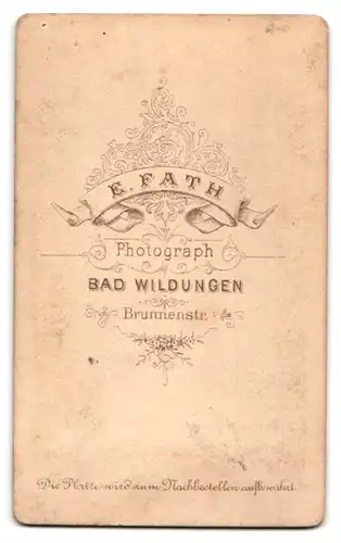 Fotografie Eugen Fath, Bad Wildungen, Brunnenstrasse, Gestandener Mann mit gewachstem Haar