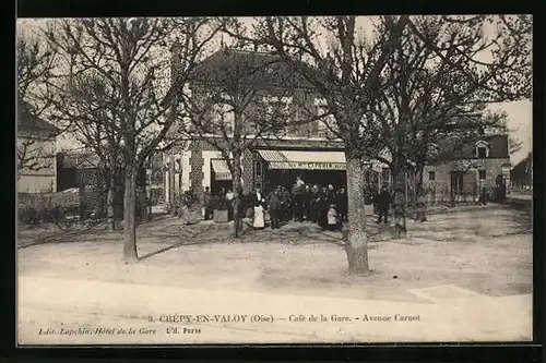 AK Crépy-en-Valoy, Café de la Gare, Avenue Carnot