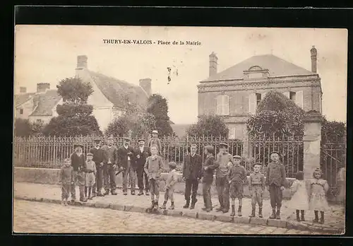 AK Thury-en-Valois, Place de la Mairie