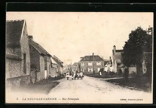 AK La Neuville-Garnier, Rue Principale