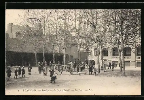 AK Beauvais, Institution du Saint-Esprit, La Cour