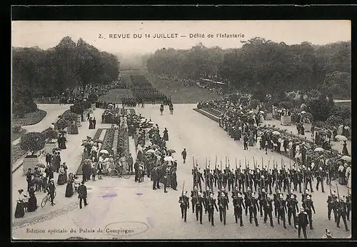 AK Compiègne, Revue du 14 Juillet, Défilé de l`Infanterie