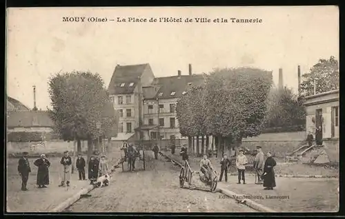 AK Mouy, La Place de L`Hôtel de Ville et la Tannerie
