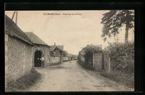 AK Loueuse, Une Rue du Village