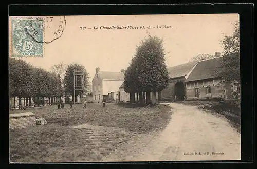 AK La Chapelle Saint-Pierre, La Place