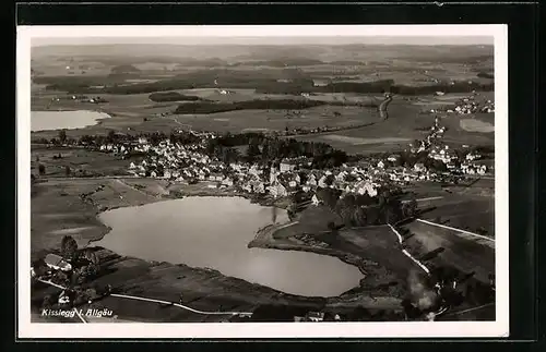 AK Kisslegg /Allgäu, Fliegeraufnahme mit See