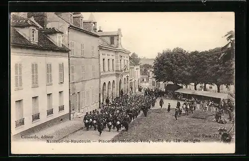 AK Nanteuil-le-Haudouin, Place de l`Hôtel-de-Ville