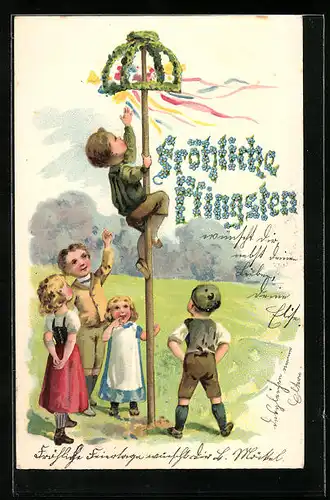 Präge-AK Kleiner Junge klettert den Holzpfahl hoch, Pfingsten