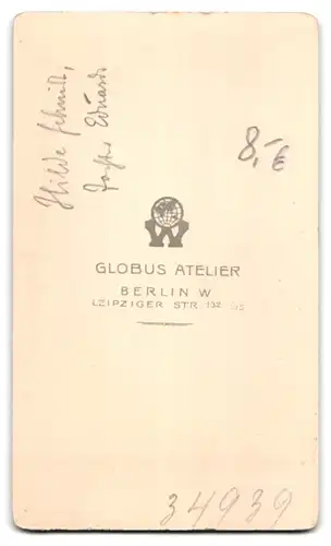 Fotografie Globus Atelier, Berlin, Leipziger-Strasse 132 /135, Mädchen mit Blumenstrauss