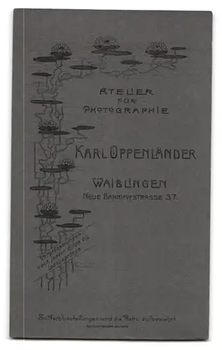 Fotografie Karl Oppenländer, Waiblingen, Neue Bahnhofstrasse 37, Zierliche Dame in gemustertem Oberteil