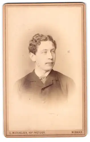 Fotografie C. Michaelsen, Wismar, Krämerstrasse 19, Jüngling mit gelocktem Haar