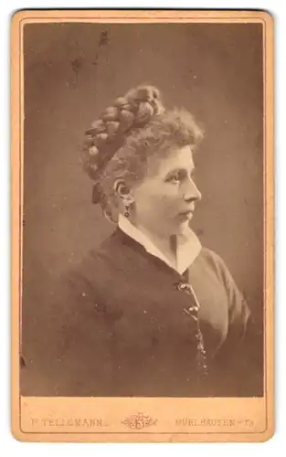 Fotografie F. Tellgmann, Mühlhausen i. Th., Portrait junge Frau mit geflochtenem hochgestecktem Zopf
